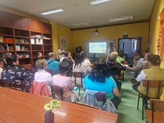 REUNIÓN DE FAMILIAS EN EL COLEGIO LOS PUEYOS